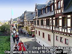 Als einer der wenigen Weinorte im Weinanbaugebiet Mittelrhein hat Oberwesel am Rhein eine begehbare mittelalterliche Stadtmauer.