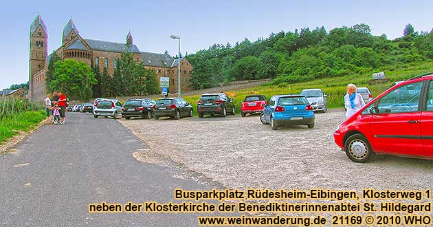 Treffpunkz Busparkplatz an der Klosterkirche der Benediktinerinnenabtei St. Hildegard in Rüdesheim-Eibingen